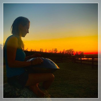 Stefanie playing the Handpan